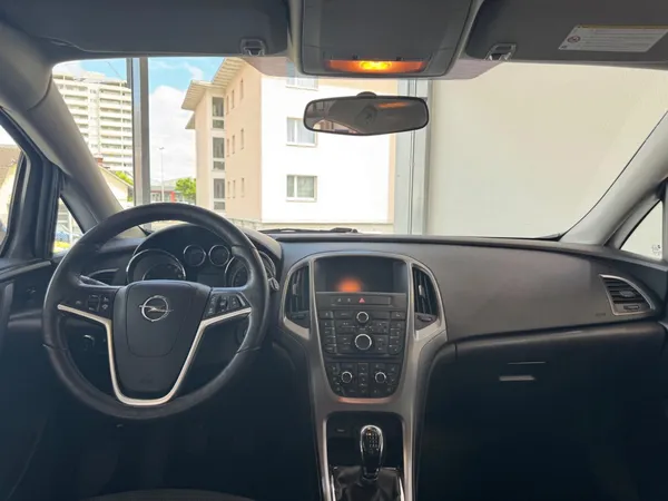 Car image 16