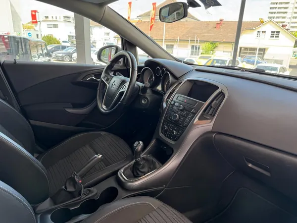 Car image 17
