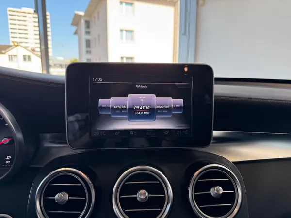 Car image 14