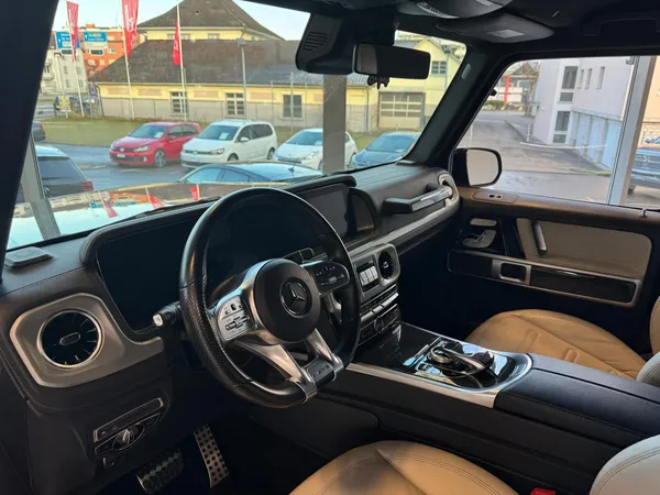 Car image 10