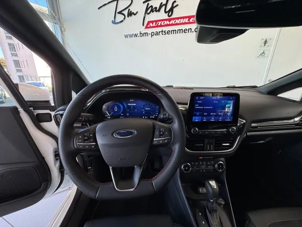 Car image 10