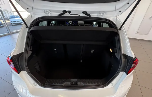 Car image 25