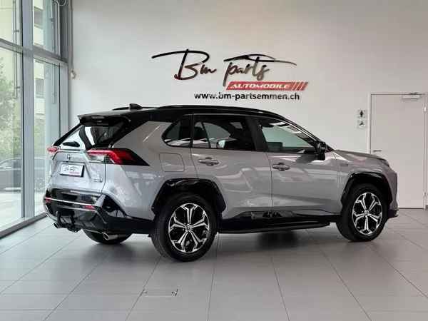 Car image 6