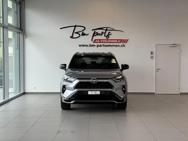 Car image 8