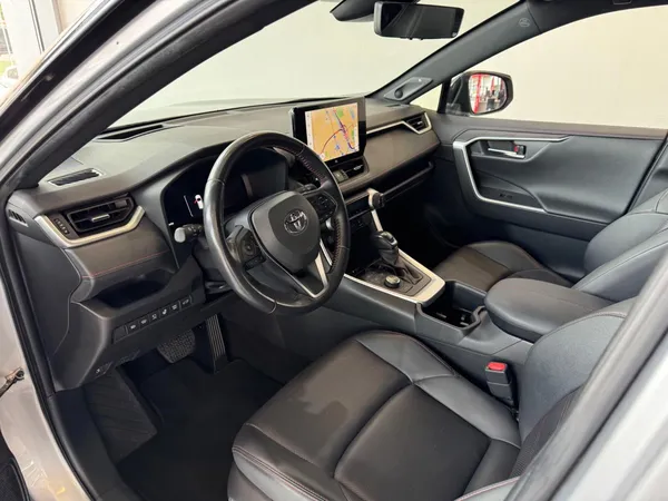 Car image 9