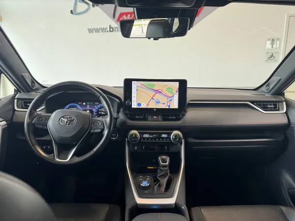 Car image 10