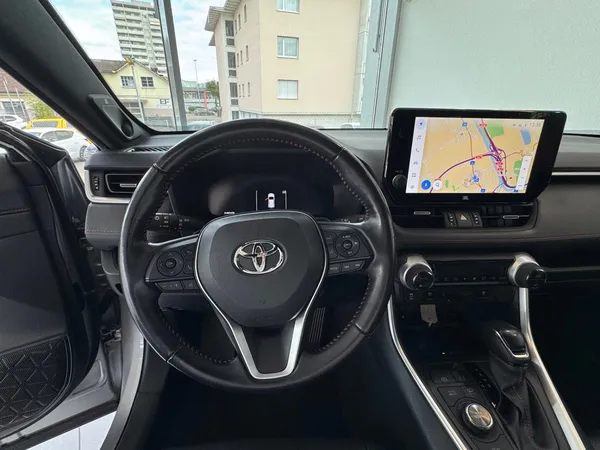 Car image 12