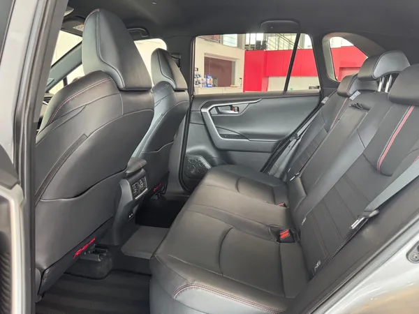 Car image 25