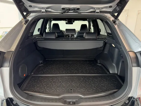 Car image 27