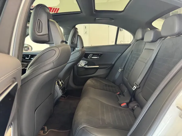 Car image 25
