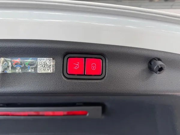 Car image 27