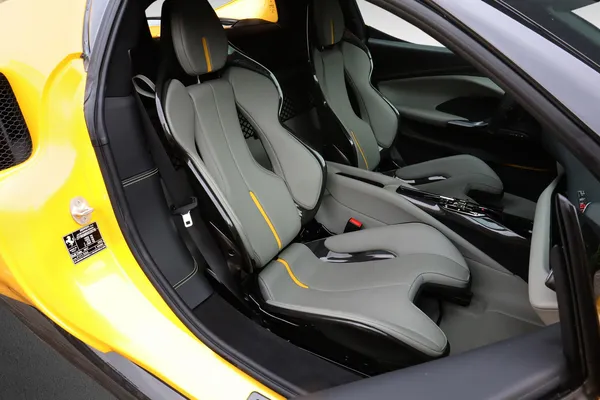 Car image 11