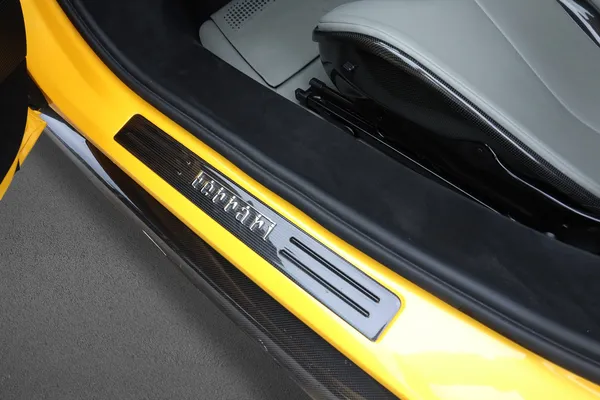 Car image 13