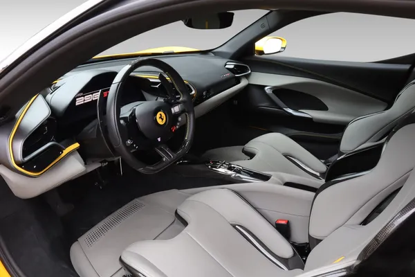 Car image 15