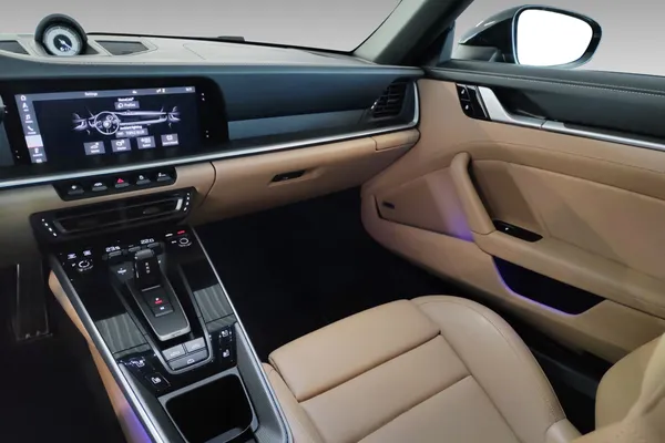 Car image 17