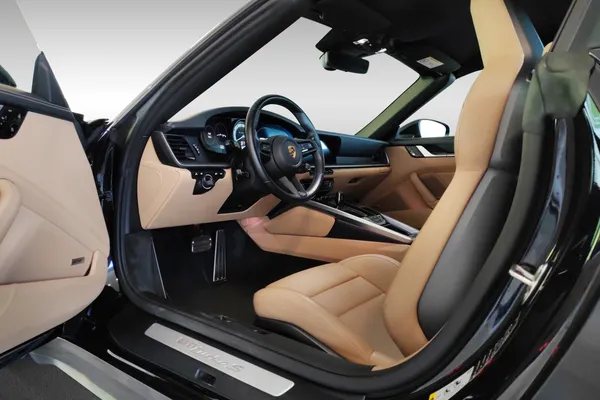 Car image 13