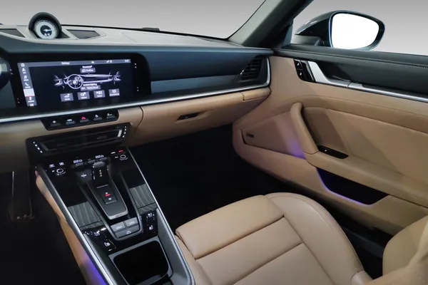 Car image 12