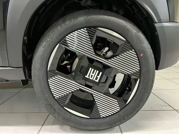 Car image 12