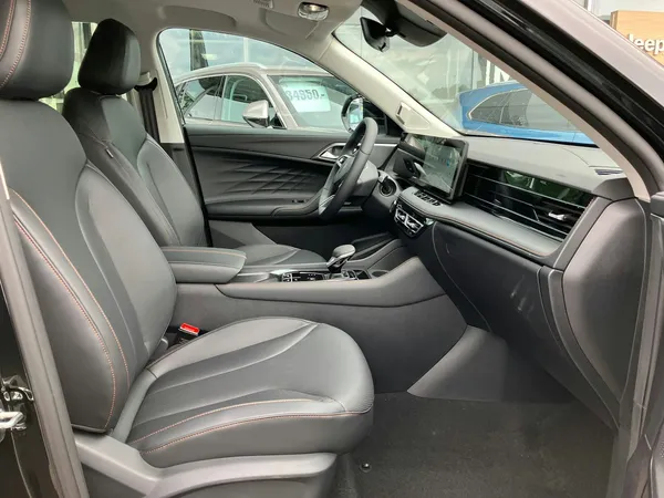 Car image 8