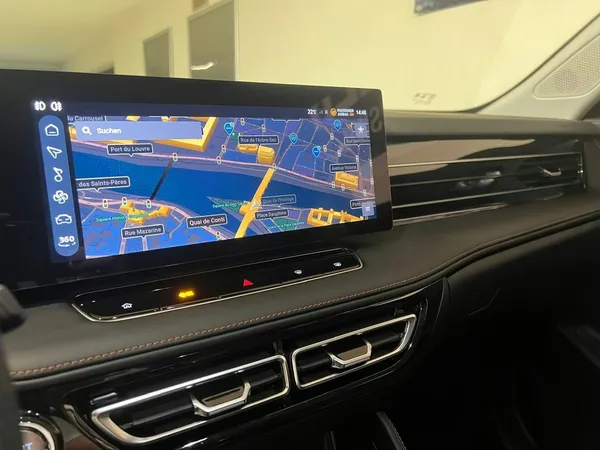 Car image 11