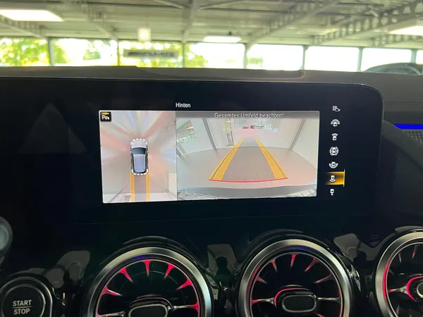 Car image 13