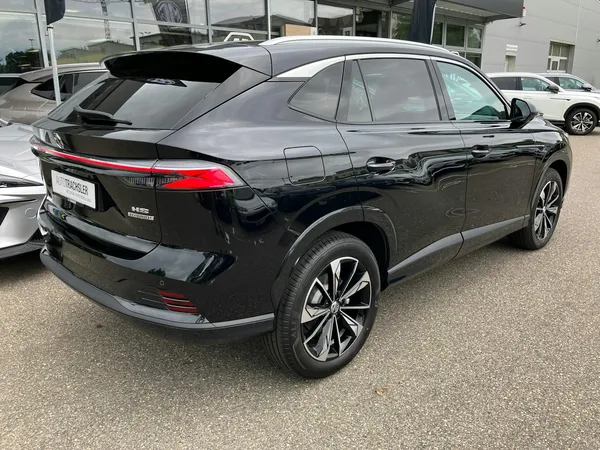 Car image 5