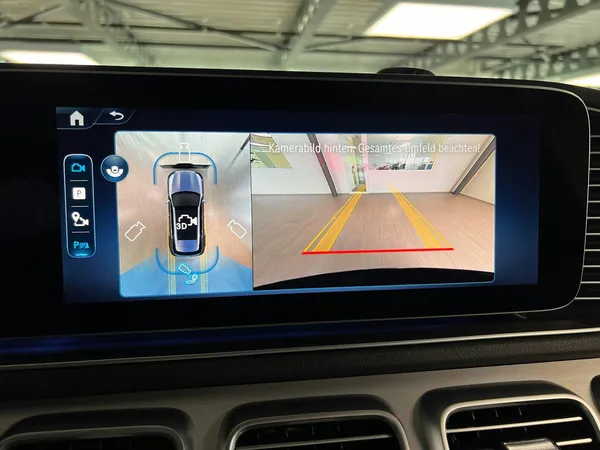 Car image 15