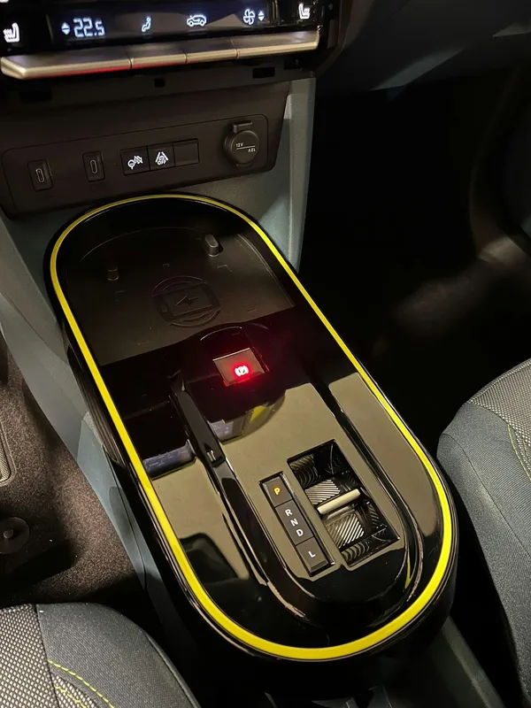 Car image 10