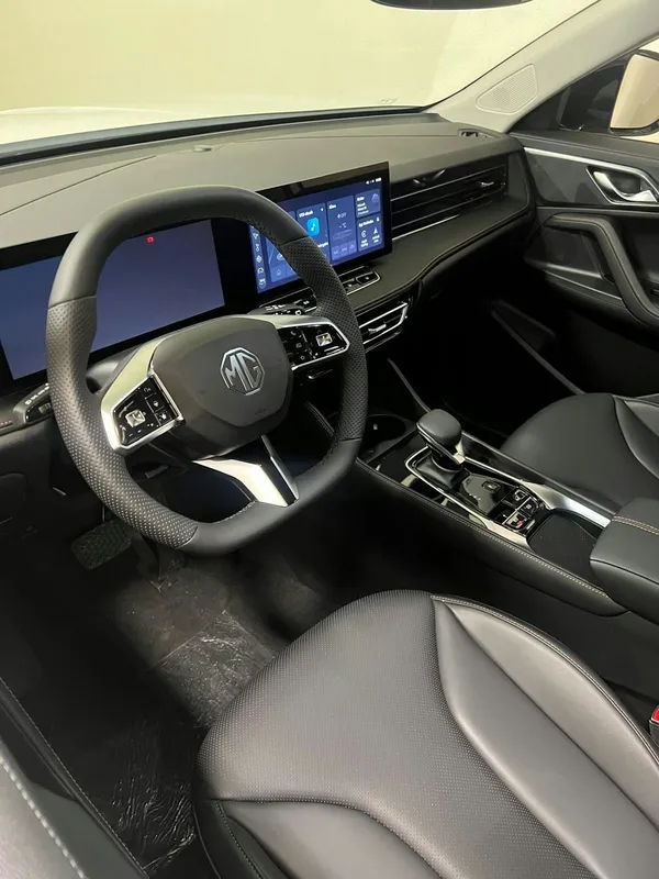 Car image 9