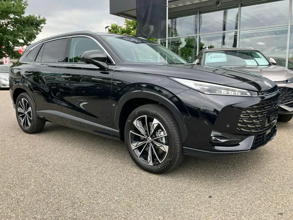 Car image 3