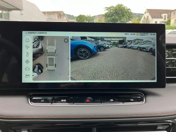 Car image 12