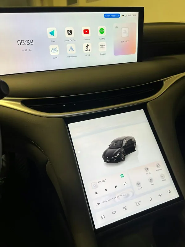 Car image 10