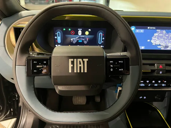 Car image 11