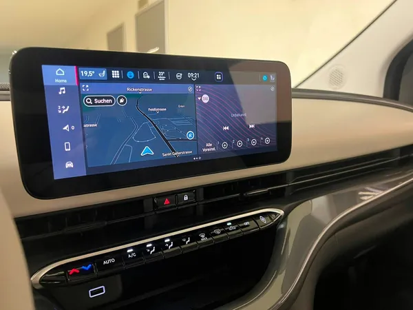 Car image 10