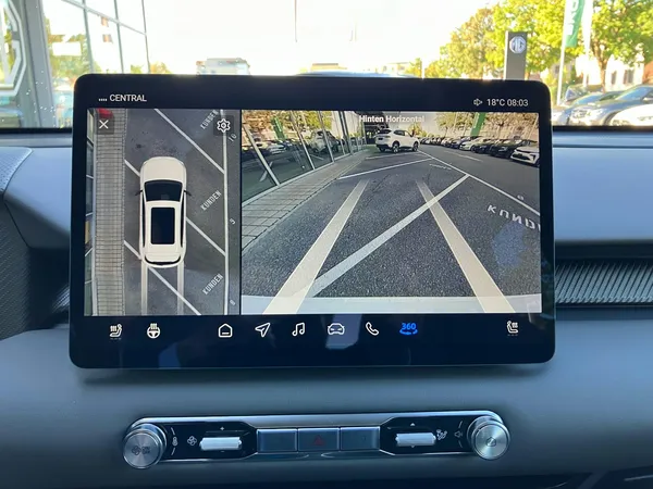 Car image 12