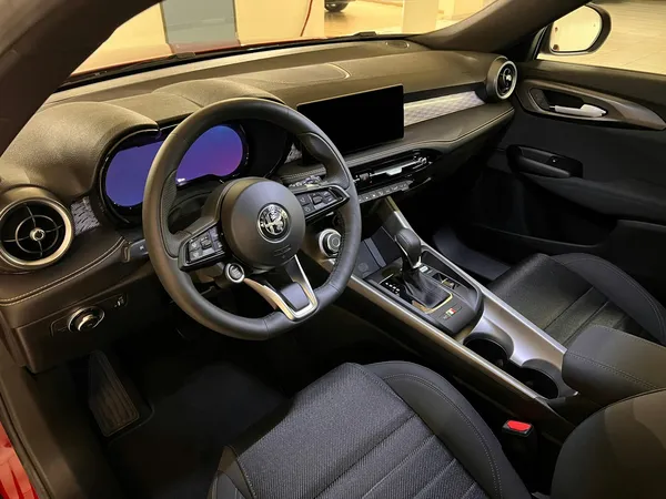 Car image 10