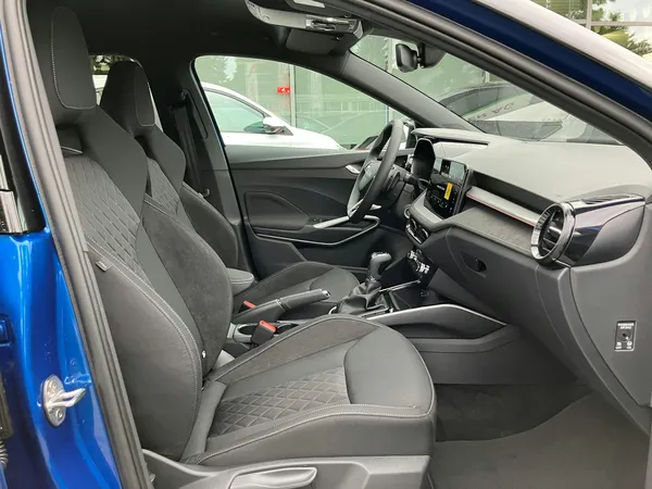Car image 10