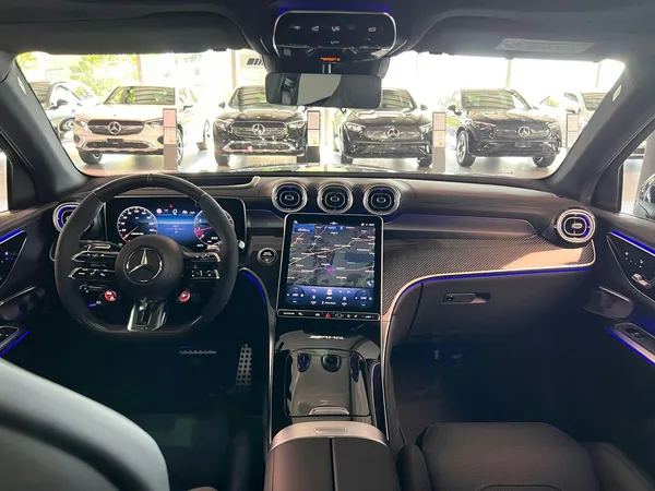 Car image 12