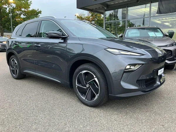 Car image 3