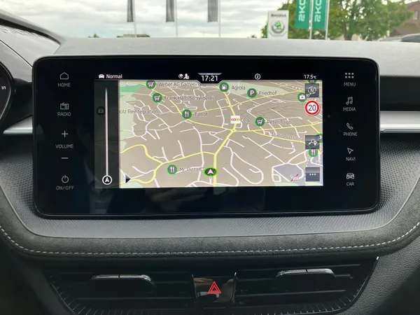 Car image 12
