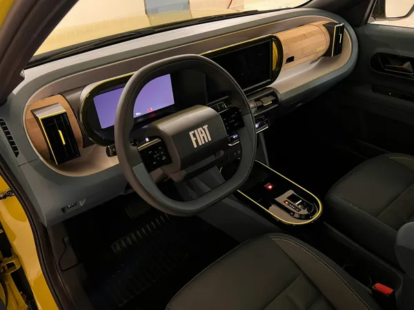 Car image 10