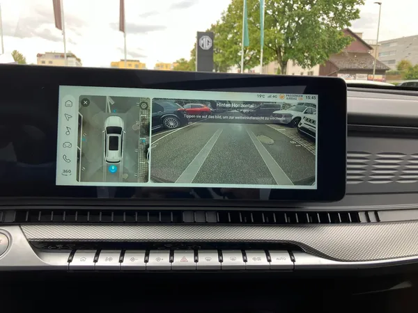 Car image 14