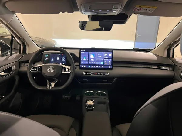 Car image 11