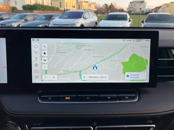 Car image 12