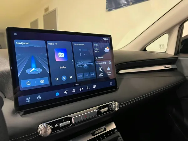Car image 8