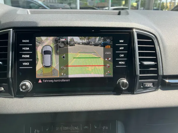 Car image 10