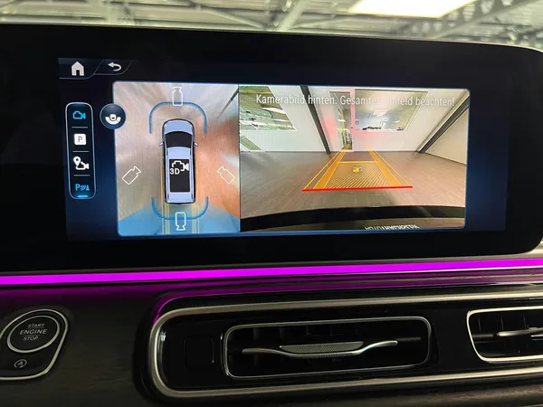 Car image 13