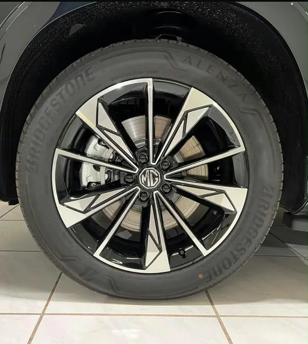 Car image 7