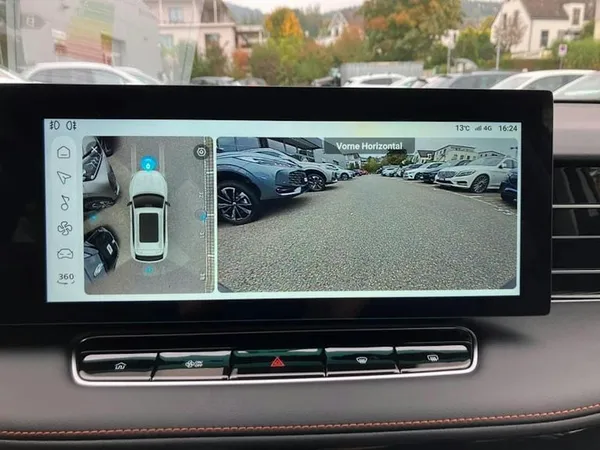 Car image 11