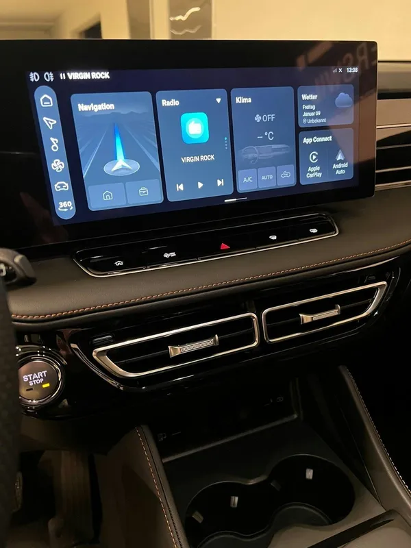 Car image 10